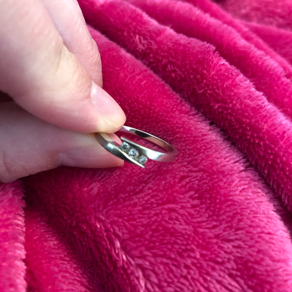 Diamond ring! 💕 🎉 - Picture 4 of 5